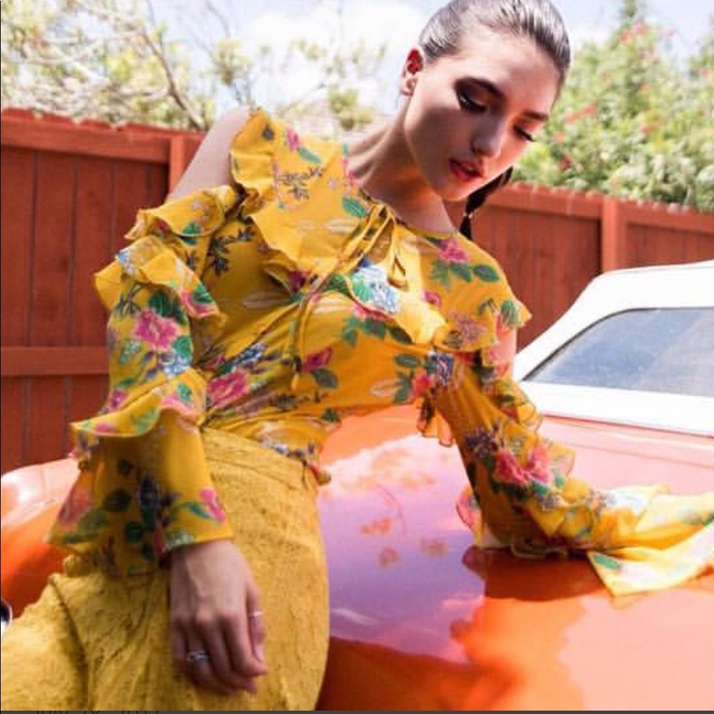Lulumari Floral ruffle blouse
